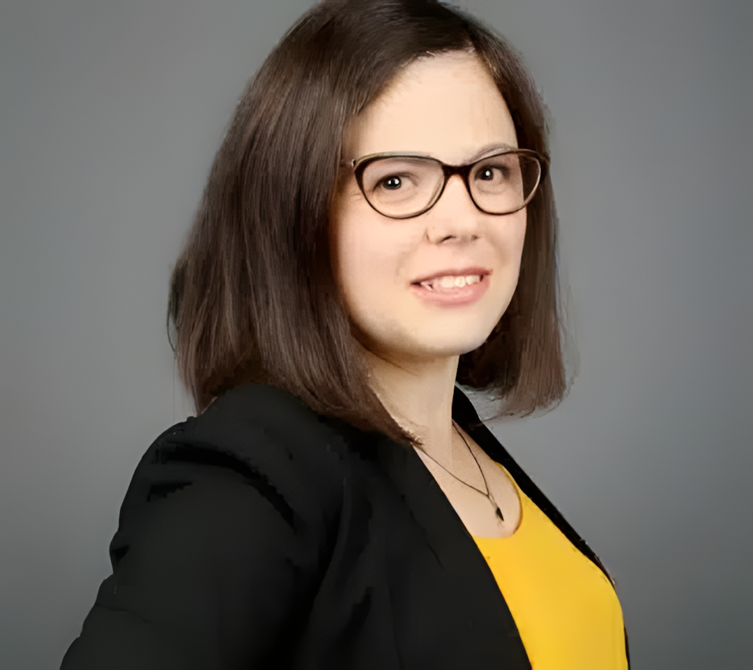 Alexandra Ungureanu Headshot